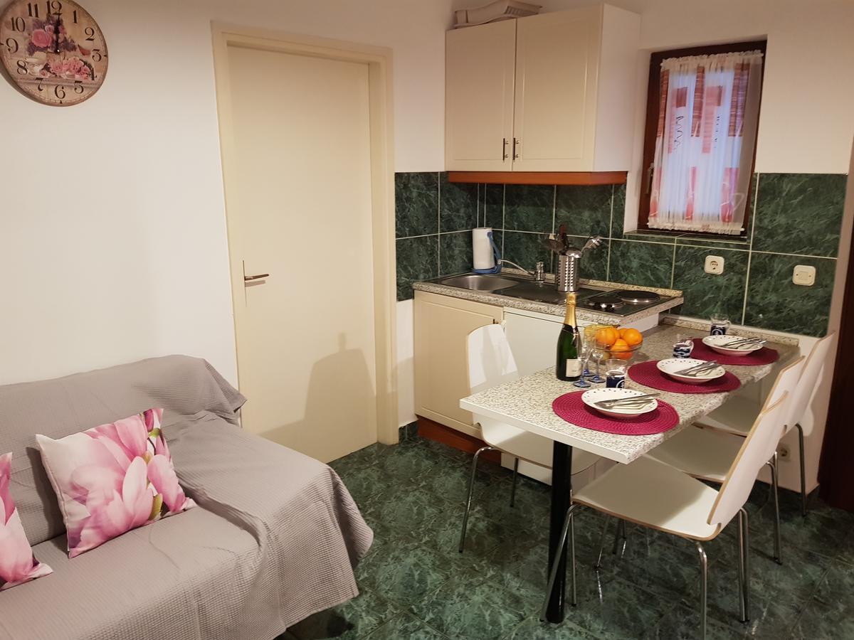 Apartmani Zoric Vodice Exterior photo